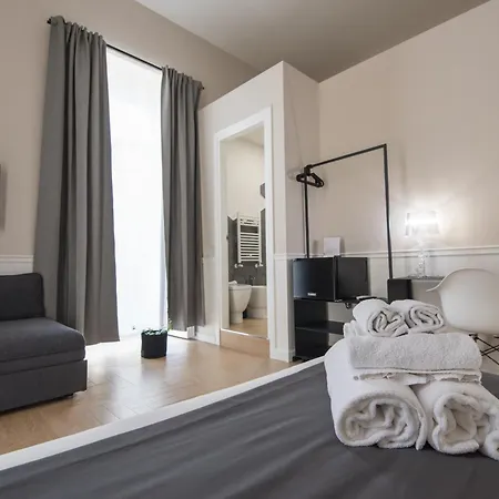 Five Boutique Naples
