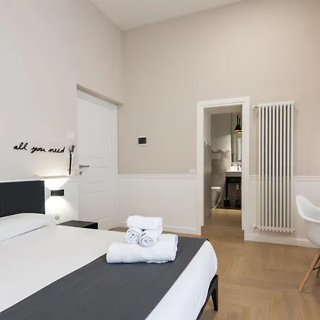 Five Boutique Naples